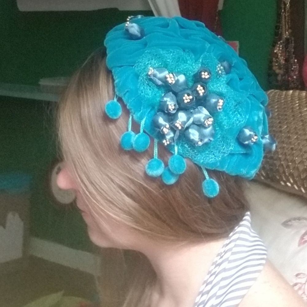Vintage turquoise velvet hat - Picture 6 of 7